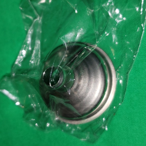 5 Stainless Steel Hip Flasks with 5 Steel Funnels New In Box - Picture 4 of 7